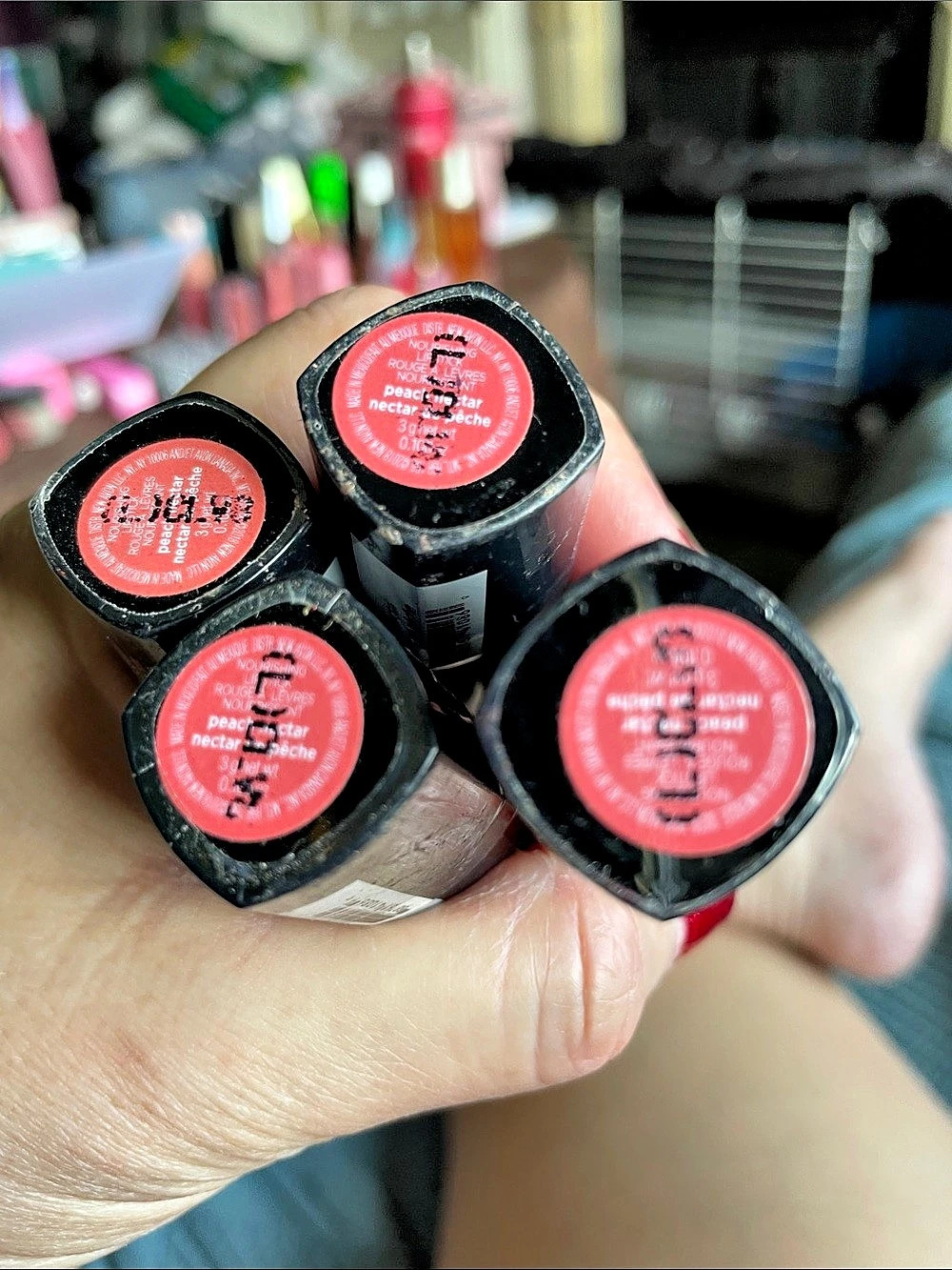 Avon Sealed true Lipstick PEACH NECTAR x4